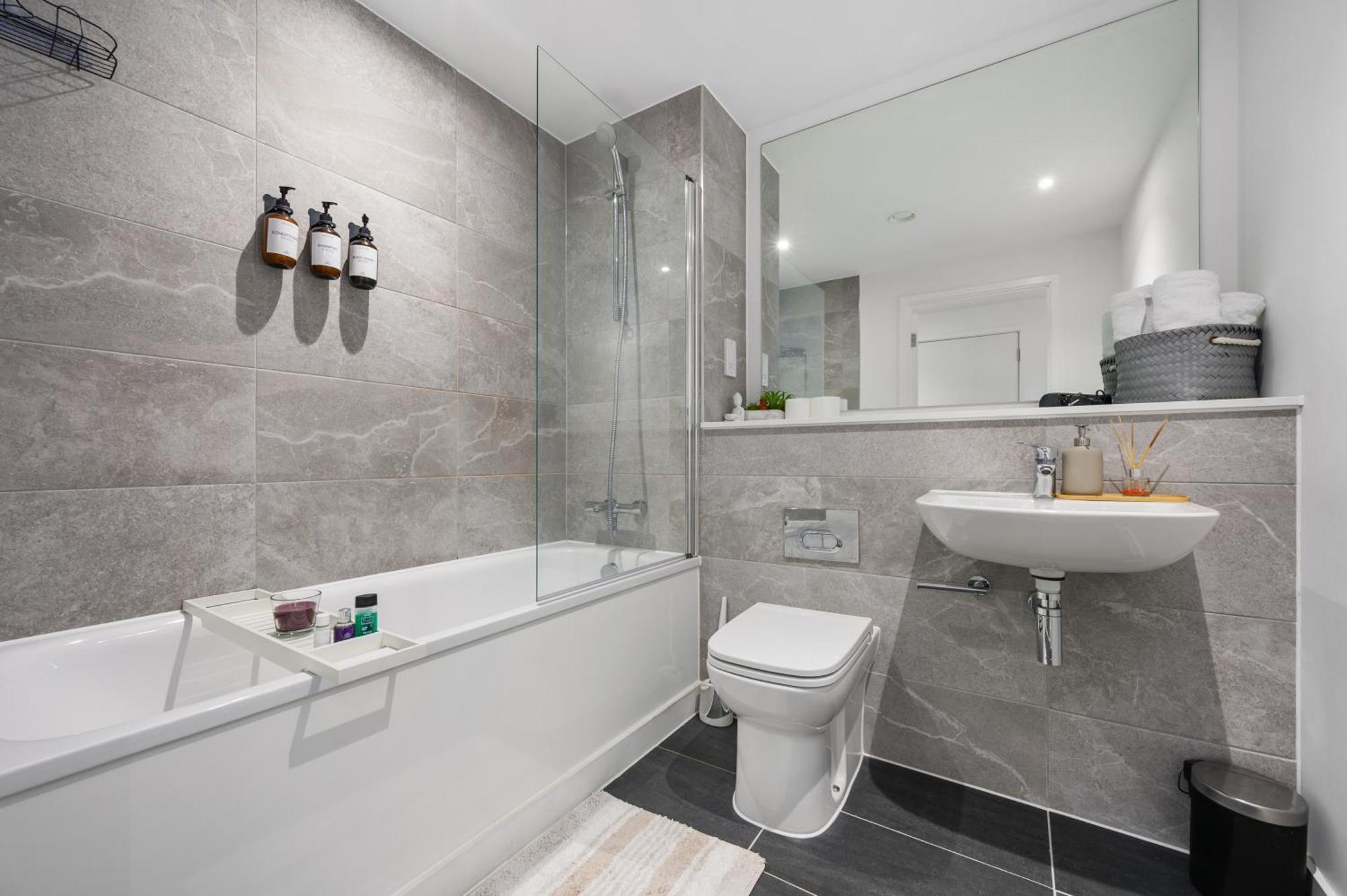 Harboview Haven Waterfront Apartment Манчестер Экстерьер фото